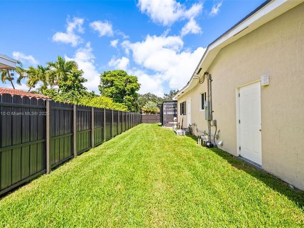 3333 Roosevelt St, Hollywood FL 33021