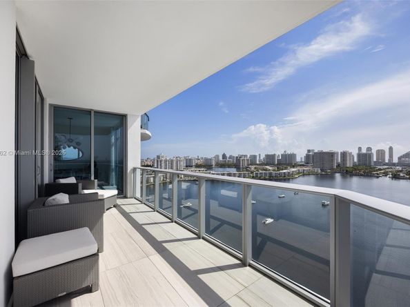 17301 Biscayne Blvd 2009, North Miami Beach FL 33160