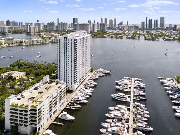 17301 Biscayne Blvd 2009, North Miami Beach FL 33160