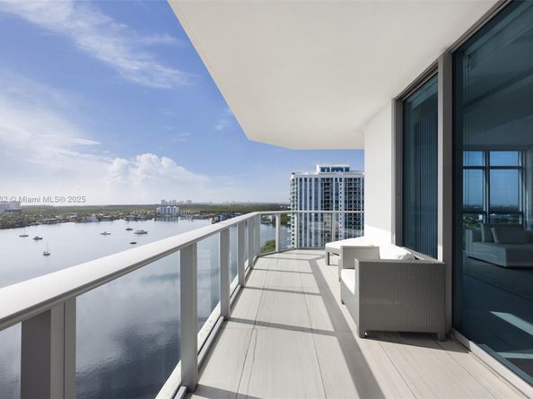 17301 Biscayne Blvd 2009, North Miami Beach FL 33160
