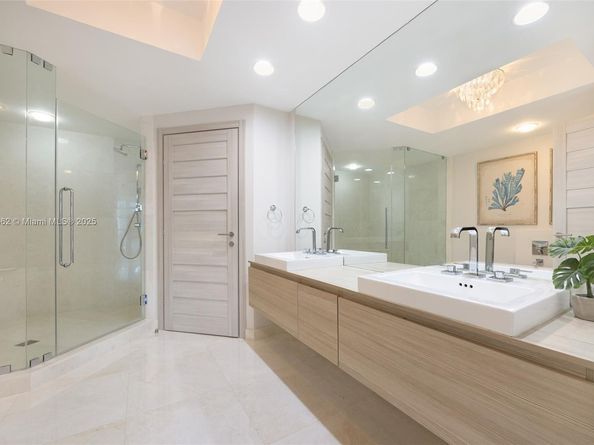 17301 Biscayne Blvd 2009, North Miami Beach FL 33160