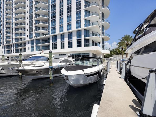 17301 Biscayne Blvd 2009, North Miami Beach FL 33160