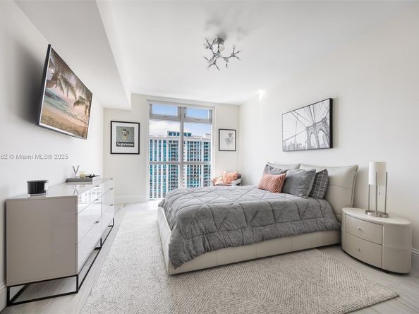 17301 Biscayne Blvd 2009, North Miami Beach FL 33160