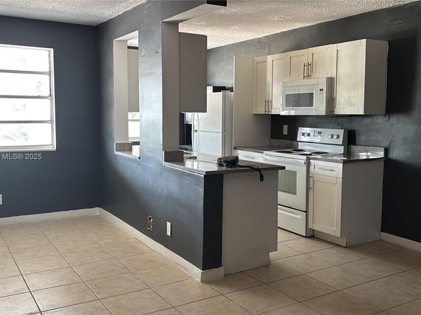 1100 NE 1st Ct 108, Hallandale Beach FL 33009