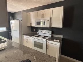 1100 NE 1st Ct 108, Hallandale Beach FL 33009