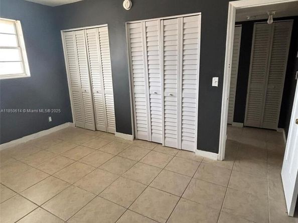 1100 NE 1st Ct 108, Hallandale Beach FL 33009