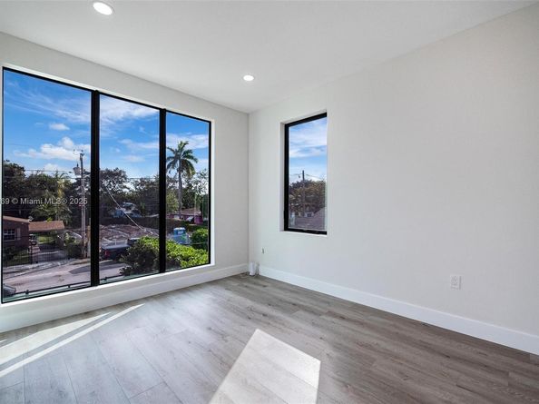 535 NW 52nd St, Miami FL 33127