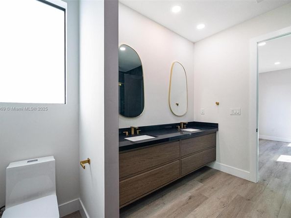 535 NW 52nd St, Miami FL 33127