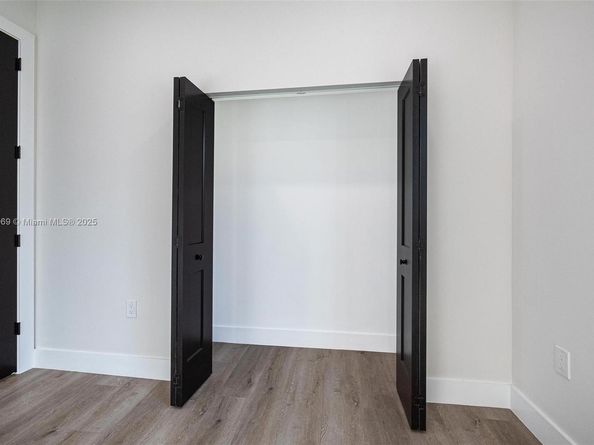 535 NW 52nd St, Miami FL 33127