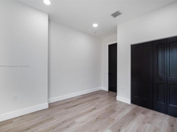 535 NW 52nd St, Miami FL 33127