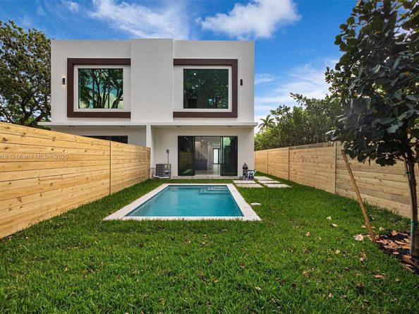 535 NW 52nd St, Miami FL 33127