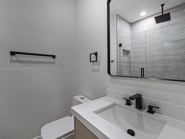 535 NW 52nd St, Miami FL 33127