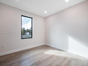 535 NW 52nd St, Miami FL 33127