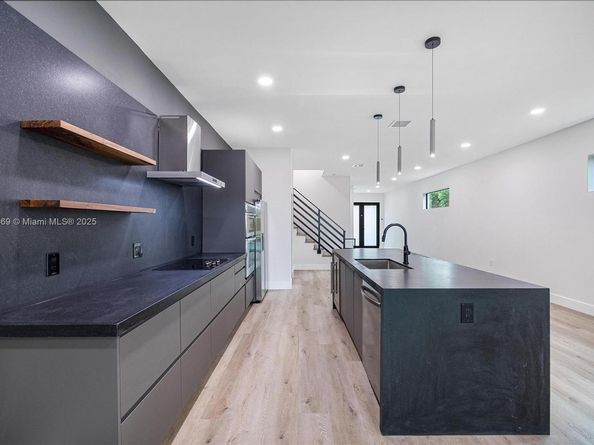 535 NW 52nd St, Miami FL 33127