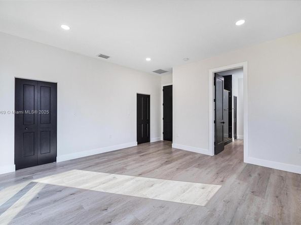 535 NW 52nd St, Miami FL 33127