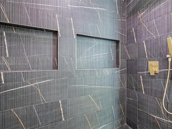 535 NW 52nd St, Miami FL 33127