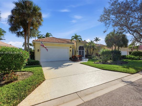 7646 Red River Rd, West Palm Beach FL 33411