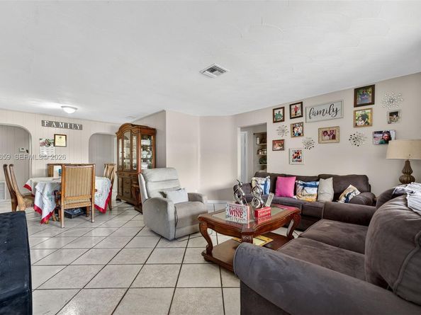 890 NW 35th Ave, Lauderhill FL 33311