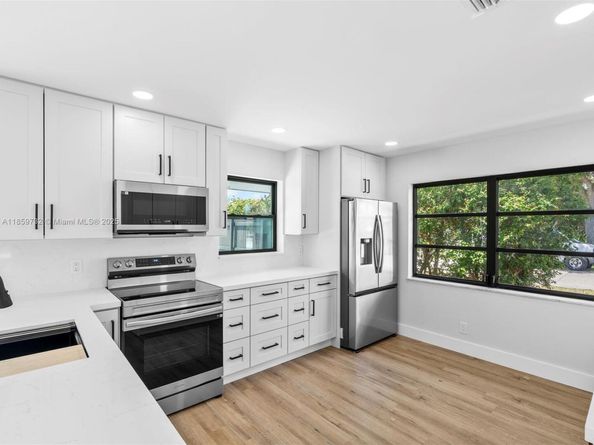 3170 NW 69th St, Fort Lauderdale FL 33309