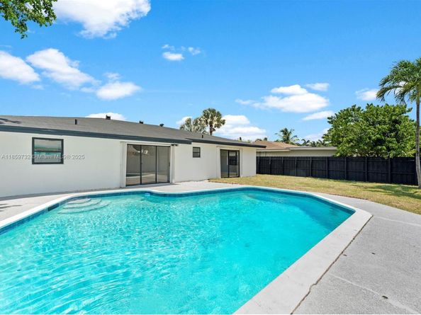 3170 NW 69th St, Fort Lauderdale FL 33309