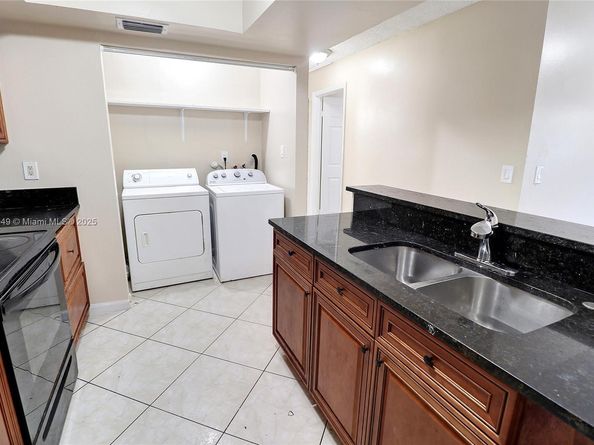 6533 Harbour Rd, North Lauderdale FL 33068