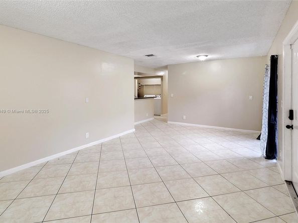 6533 Harbour Rd, North Lauderdale FL 33068