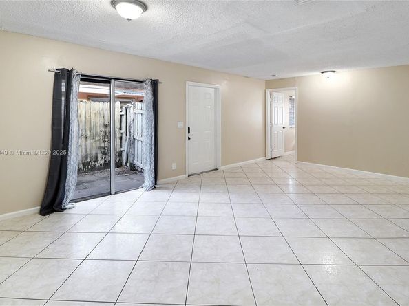 6533 Harbour Rd, North Lauderdale FL 33068