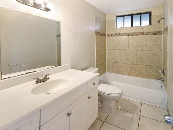 6533 Harbour Rd, North Lauderdale FL 33068