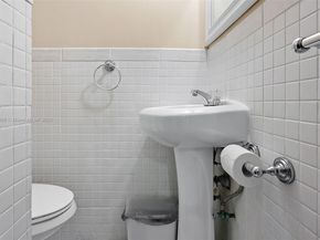 714 NE 10th St 108, Hallandale Beach FL 33009