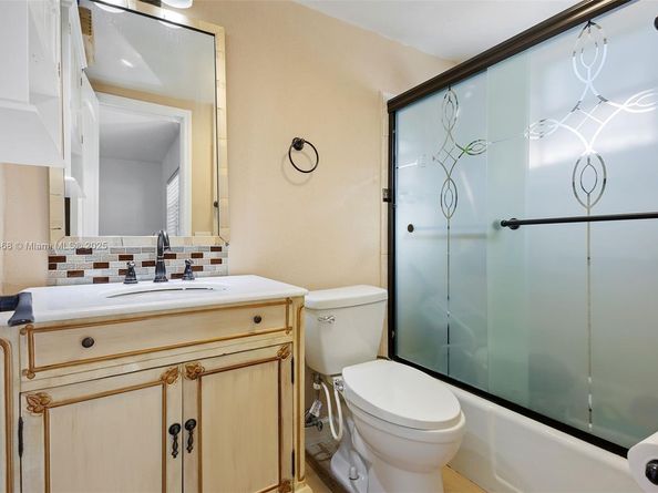714 NE 10th St 108, Hallandale Beach FL 33009