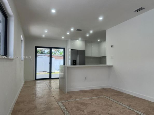 2368 / 2370 NW 33rd St, Miami FL 33142