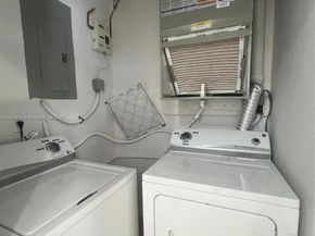 2368 / 2370 NW 33rd St, Miami FL 33142