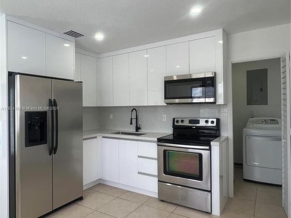 2368 / 2370 NW 33rd St, Miami FL 33142