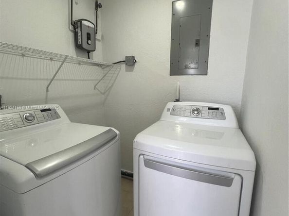 2368 / 2370 NW 33rd St, Miami FL 33142