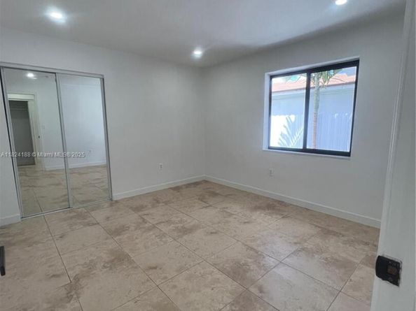 2368 / 2370 NW 33rd St, Miami FL 33142