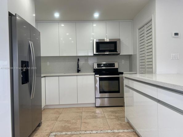 2368 / 2370 NW 33rd St, Miami FL 33142