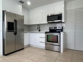 2368 / 2370 NW 33rd St, Miami FL 33142