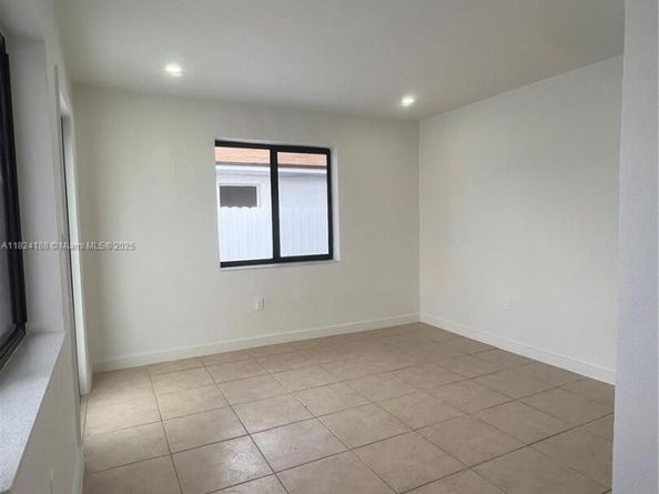 2368 / 2370 NW 33rd St, Miami FL 33142