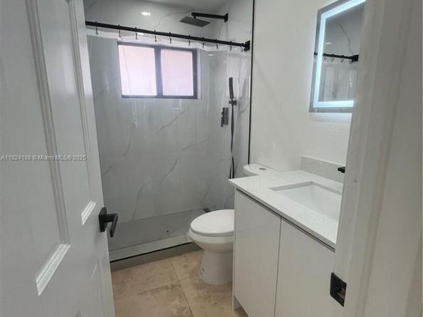2368 / 2370 NW 33rd St, Miami FL 33142