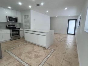 2368 / 2370 NW 33rd St, Miami FL 33142