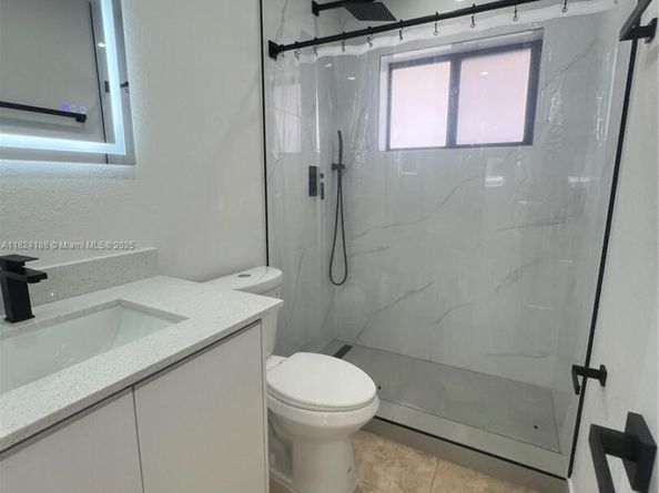 2368 / 2370 NW 33rd St, Miami FL 33142