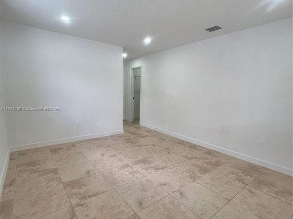2368 / 2370 NW 33rd St, Miami FL 33142