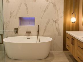 1201 Diplomat Pkwy, Hollywood FL 33019