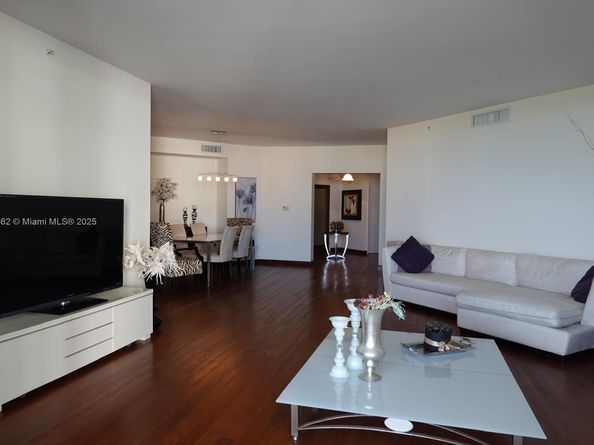 21050 Point Pl 2001, Aventura FL 33180