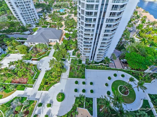 21050 Point Pl 2001, Aventura FL 33180