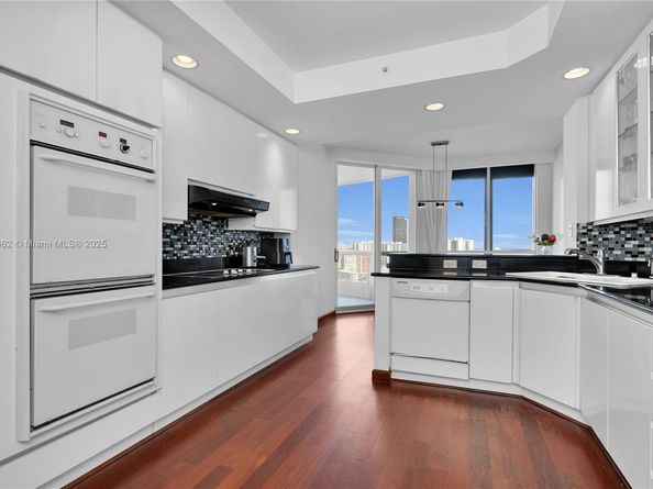 21050 Point Pl 2001, Aventura FL 33180