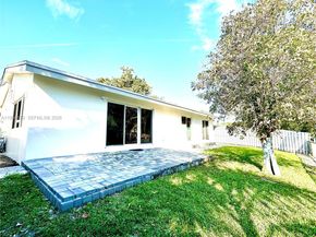 3042 Hayes St, Hollywood FL 33021