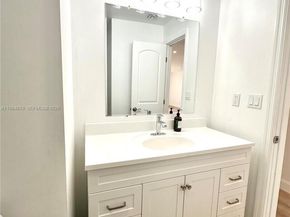 3042 Hayes St, Hollywood FL 33021