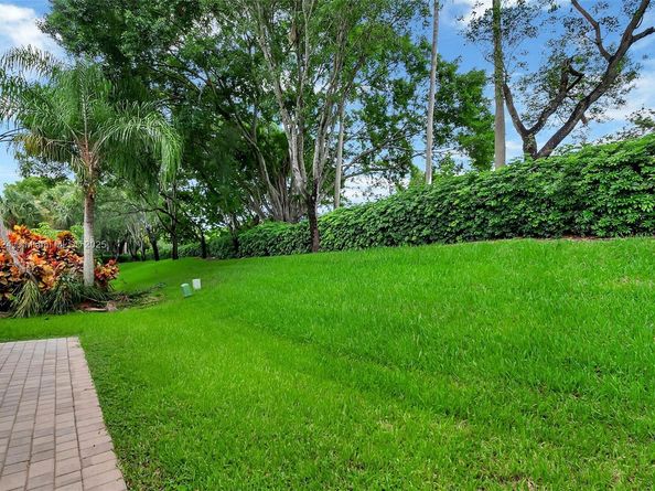 3943 Nighthawk Dr, Weston FL 33331