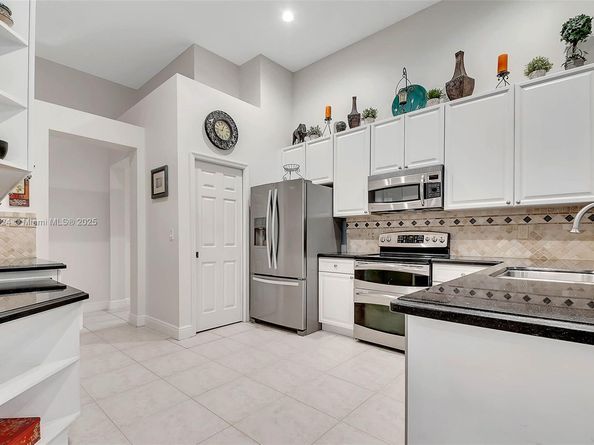 3943 Nighthawk Dr, Weston FL 33331